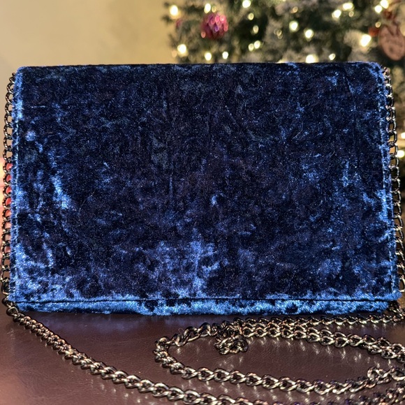 Chelsea28 Handbags - Chelsea28 Elegant Royal Blue Velvet Chain Bag Crossbody Shoulder Chain Strap EUC
